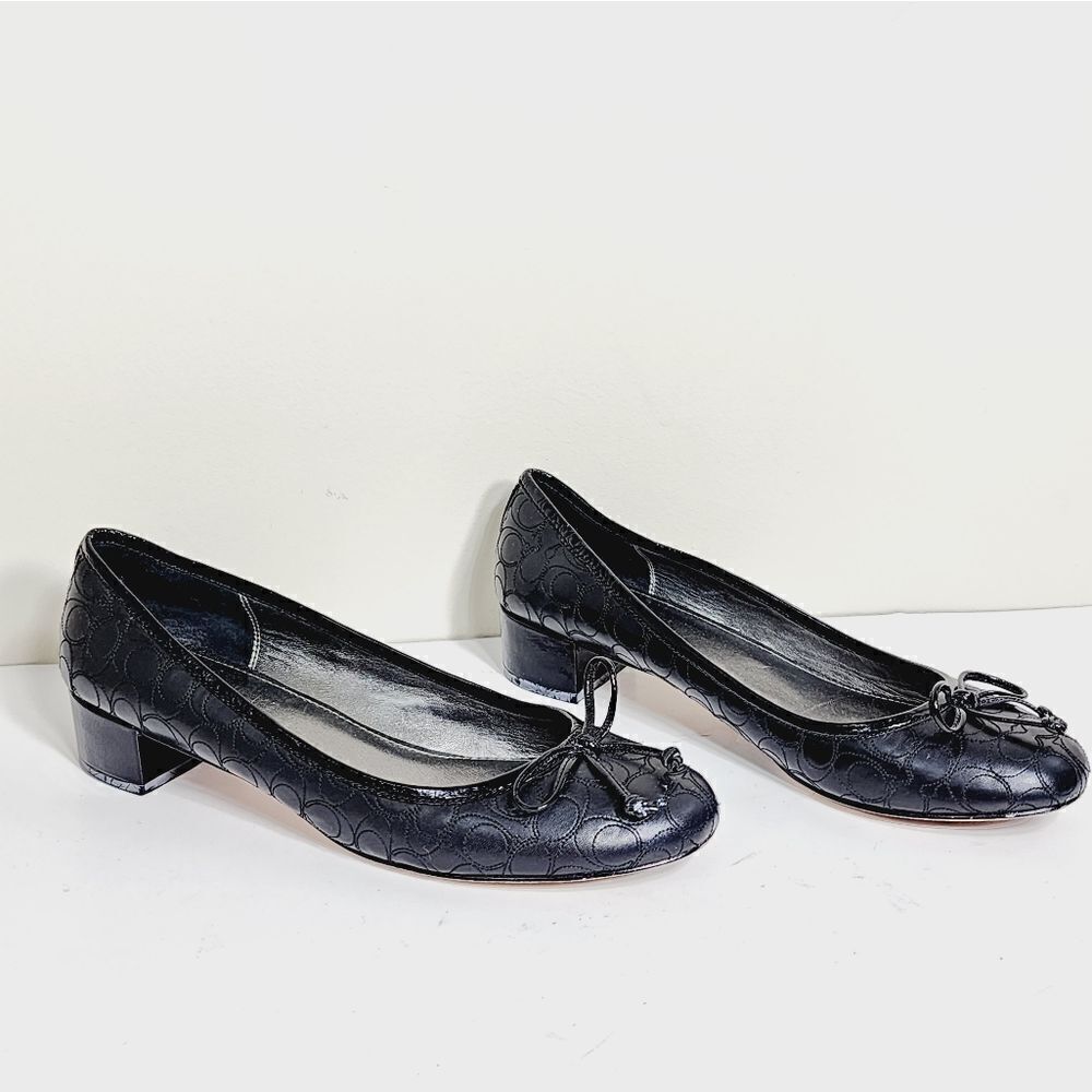 Coach flat  - Picture 2 of 10